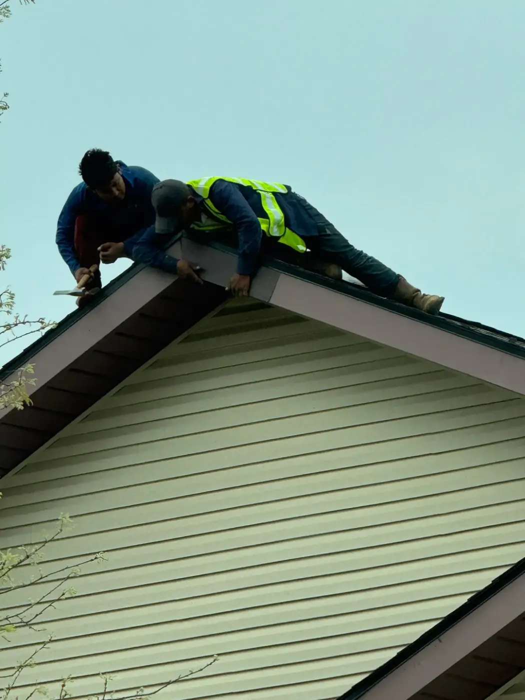 Tarping and dry-in on a Vincennes commercial roof